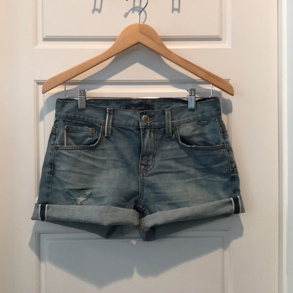 Lightly distressed Rolled hem Jean shorts